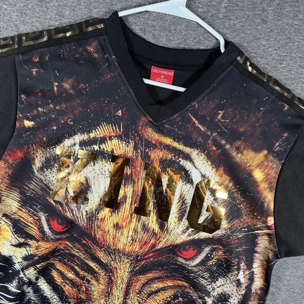 Victorious Shirt Mens Medium Black KING Tiger Gold Graphic V-Neck Tee Print